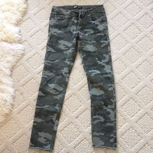 Camouflage Levies 🦄